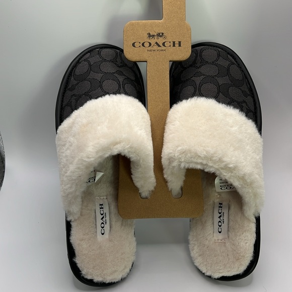 Coach NWT size 7 slippers retail $98 classic C logo EUR 37.5 - Picture 2 of 5